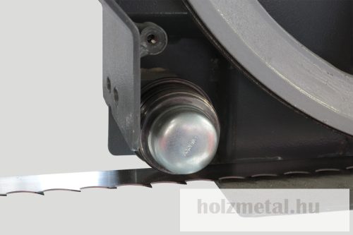 Pilous CTR 750LX vízszintes szalagfűrész elektromos előtolással és magasságállítással, elővágóval