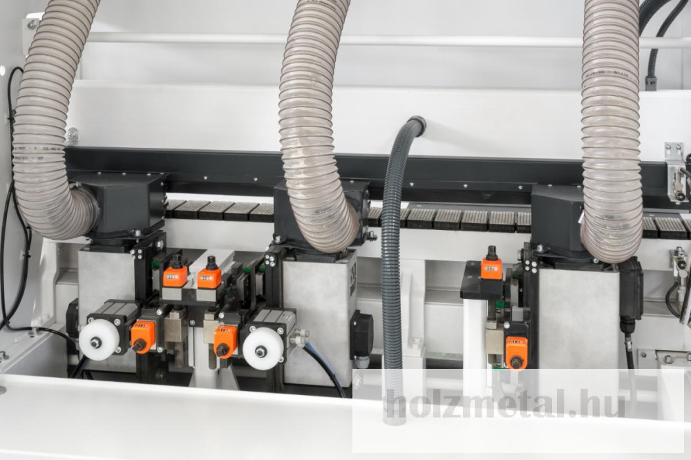 <!HTML KOD><p>CEHISA SOFTFORMING élzárógép - profilmarássa<br /><br />A SOFT-FORMING sorozat nagy teljesítményű és sokoldalú, a softforming profilok élzárásának elvégzésére tervezett élzárógépek. Széles modellválaszték, előmaró egységgel vagy anélkül, az ügyfél igényeinek megfelelően.<br /><br />Az előmaró egységgel ellátott gépek az ügyfél által igényelt profilnak megfelelő szerszámokkal rendelkeznek. Ugyanazzal a géppel különböző panelprofilok készíthetők, csak az előmaró szerszámot és a profilnyomó állomást kell cserélni.</p>
<p></p>
<p>Egyszerű megoldás - ajtó vagy egyéb élmart terméjej élzárásához.</p>
<p><img src="https://shop.unas.hu/shop_ordered/50503/pic/Softform_profilok.jpg" alt="Cehisa softforming élzáró" width="100%" height="100%" /></p>