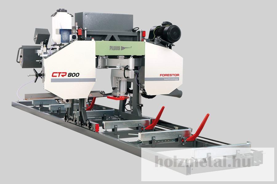 <!HTML KOD>PILOUS CTR800 és CTR800S Elektromos fűrészgép<br />Bevezetés a vágásba és vissza - motoros meghajtással<br />Kar magasságállítás - motoros<br />Vezérlőpanel - mobil hídon ("S" változatban fix a sínpálya végén)<br />Rönkkezelés - kézi<br />Univerzális fűrészgép, amely 830 mm-es maximális vágási átmérőjével a legtöbb fűrészáru vágására alkalmas.<br /><br />A fűrészkar széles, kivételesen masszív hídja és a robusztus futószelvények biztosítják a zavartalan működést vágás közben, még nagy futási sebességnél is. Az összes fő műszaki egység, mint például a futókerék a csapágyrendszerrel, a fűrészkar szerkezete, a meghajtási és adagolási rendszer stb. szakszerű kivitelezése a legnehezebb üzemi körülmények között is maximális élettartamot és a gép pontosságát biztosítja.<br /><br />A vágásba való be- és kihajtásról egy frekvenciaváltóval vezérelt csigakerekes villanymotor gondoskodik. A haladási sebesség egyszerűen változtatható a vezérlőpanelen található potenciométeres gomb elforgatásával. A véghelyzeteket automatikus lassítás és megállás biztosítja ütés ellen. A vezérlőpanel a fűrészkar mozgóhídjára van szerelve. Ez lehetővé teszi a kezelő és a vágandó anyag közötti szorosabb érintkezést vágás közben.<br /><br />A gép alapkivitelben 7,5 kW teljesítményű motorral van felszerelve. A még nagyobb teljesítmény érdekében, például túlméretes rönkök vágásakor vagy akár nagyon kemény anyagok vágásakor, különösen a sztellittel ellátott pengékkel, 11 kW-os motor használható.<br /><br />A masszív fűrészkar állítható keménykróm rudakon nyugszik (a felfelé és lefelé történő mozgatáshoz), amelyek biztosítják a fűrészkar mozgásának abszolút pontosságát és gyakorlatilag korlátlan élettartamot, ha a gépet rendszeresen kenik. A kar függőleges mozgatását kétoldali szinkron láncos áttétel biztosítja, amelyet egy csigaváltóval ellátott villanymotor hajt.<br /><br />A kívánt vágásvastagság egyszerűen beállítható az érintőképernyőn, a kívánt vágásszélesség beállításának lehetőségével. A kar mozgása, amelyet egy frekvenciaváltó vezérel, a véghelyzetekben lassítással, garantálja a pontos automatikus beállítást a kívánt értékekre. Az új generációs kezelőrendszer által vezérelt színes érintőképernyőn történő egyszerű, intuitív kezelés négy programozási vágási mód közül választhat. Lehetőség van állandó vagy változó vastagságú fűrészáru ismétlődésének beállítására. Lehetőség van továbbá a vágás után a kar automatikus kilépésének két módja közül is választani, vagy fix magasságra, vagy az utolsó mérés alapján. <br /><br />A kar kiváló minőségű szürkeöntvényből készült futókerékkel van felszerelve, pontos kiegyensúlyozással a rezgések ellen. A kerék a kerülete mentén horonnyal van ellátva. A horonyban egy cserélhető gumi-textil szíj található, amely optimális érintkezési felületet hoz létre a kerék és a fűrészlap között.<br /><br />A masszívan szerelt futókerék meghajtásáról egy keilszíjon keresztül egy professzionális, speciálisan rezgések ellen kiegyensúlyozott elektromos motor gondoskodik.<br /><br />A feszítő kerékrendszer egy robusztus, csavarokkal és finombeállításra szolgáló rúddal ellátott, fecskefarokcsúszással ellátott, öntöttvasból készült fecskefarokcsúszka mentén mozog, amely a gép hosszú távú működése esetén is rendkívül pontos, szabad mozgást nem igénylő beállítást tesz lehetővé.<br /><br />Stabil futószelvények acél hídvezetőkkel alkotják a gép alapját. Ezek a rönkök maximális átmérőjéhez is megfelelően méretezettek. A gyakorlatot tükrözve lettek kialakítva, ezért úgy tervezték őket, hogy nagyon kemény üzemi körülmények között is megbirkózzanak. A rönk hossza gyakorlatilag korlátlan, csak a beépített futó meghosszabbító szakaszok számától függ. A futószakaszok masszív, állítható magasságú rönkhordó gerendákkal és állítható dőlésszögű rudakkal, valamint bütykös kutyákkal/rönkbefogókkal vannak felszerelve.<br /><br />A CTR modellsorozat a fűrészüzemek tervezésének legújabb trendjeit képviseli, különös hangsúlyt fektetve a maximális pontosságra és a hosszú élettartamra minimális költség mellett. A gépeket eredeti moduláris módon tervezték, ami lehetővé teszi az összes fő műszaki csomópont és azok egyes részeinek egyszerű cseréjét vagy beállítását. Ez jelentősen csökkenti a karbantartási költségeket a gép hosszú távú használata során, és a szervizidőt is lerövidíti, így csökkentve a termelés leállását.<br /><br />A tartozékok széles választéka egyszerűsíti és gyorsítja a gép működését, és befolyásolja a termelést. Lehetőség van tehát a fűrészgépet pontosan az ügyfél igényeihez igazítani.<br /><br />A bemutatott képek csak illusztrációs célt szolgálnak. A tényleges termék a termékfejlesztés miatt eltérhet.